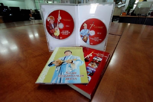 Х.Чапаевийн “Алтайг цуурайтуулсан аялгуу” хос цомог шинээр мэндэллээ